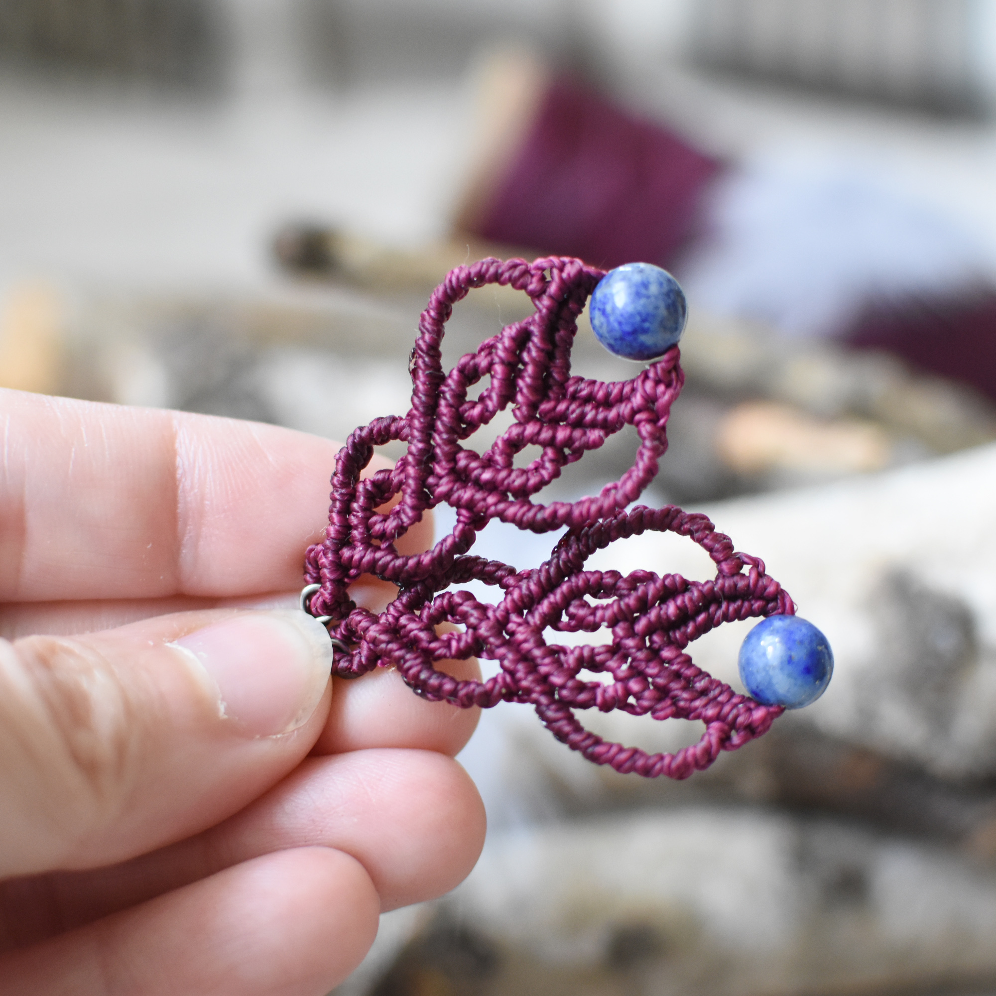 Bordo náušnice s lapis lazuli