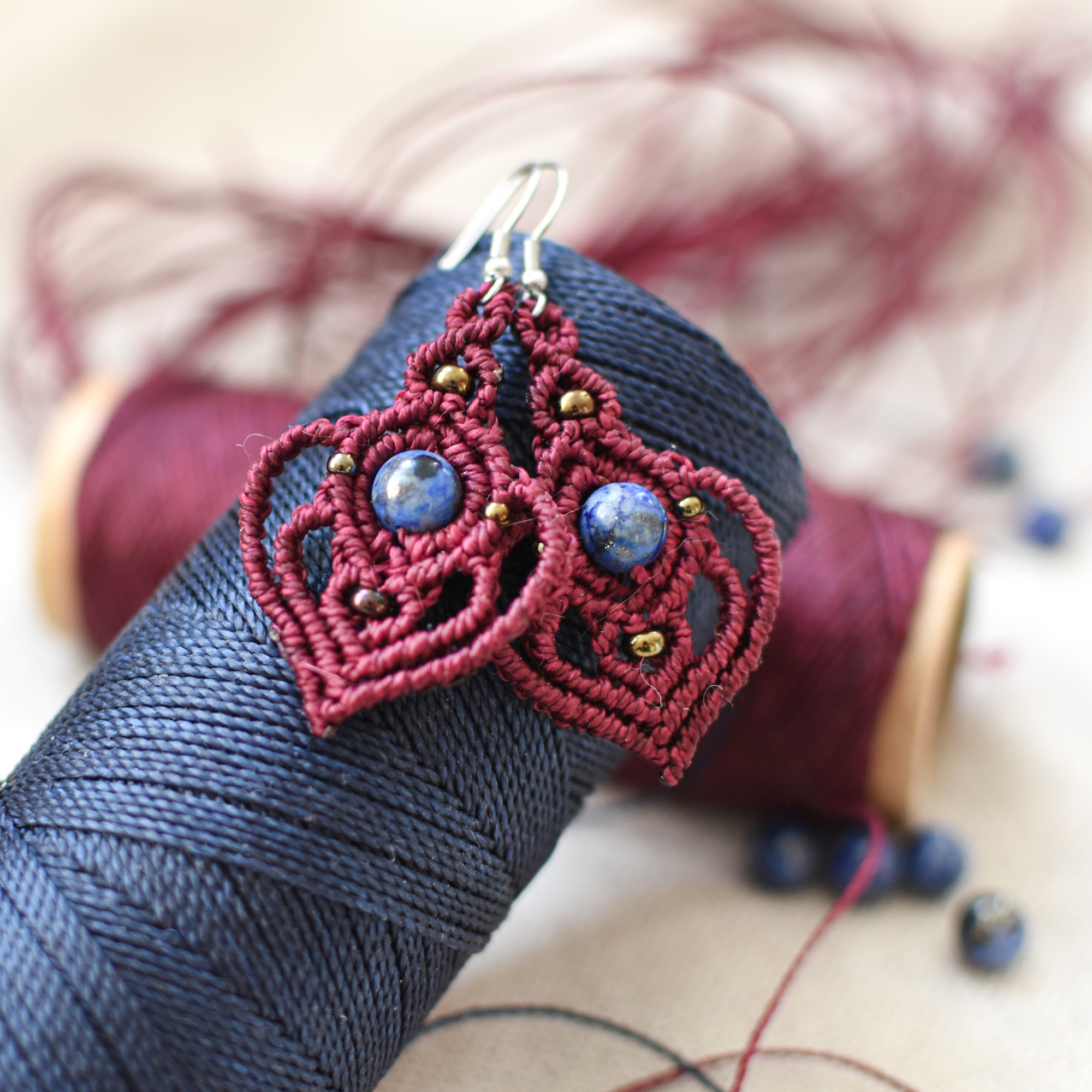 Bordo náušnice s lapis lazuli